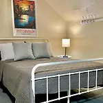 Amazing Sleeps 19 With 14 Beds At Downtown Location