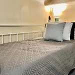 Amazing Sleeps 19 With 14 Beds At Downtown Location