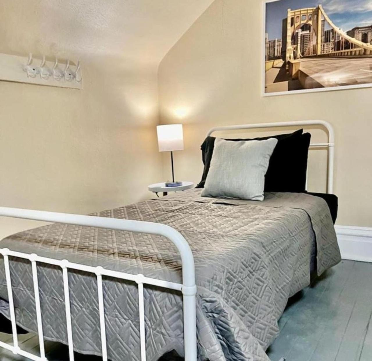 Holiday home Amazing Sleeps 19 With 14 Beds At Downtown Location Pittsburgh